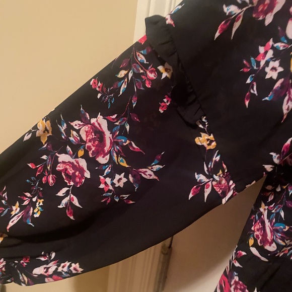 The Pioneer Woman Floral Blouse - Size L Black and Blue - Picture 4 of 4